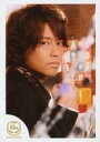 【中古】生写真(ジャニーズ)/アイドル/NEWS NEWS/手越祐也/バストアップ・衣装黒赤・右手ピース・体右向き・トレカサイズ/「復刻版ミニフォト」/『miniphoto』/NEWS 15th Anniversary