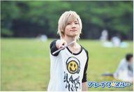 【中古】生写真(男性)/アイドル/ブレイク☆スルー ブレイク☆スルー/シュンスケ(鯨井俊介)/横型・上半身・衣装白・ラグランTシャツ・右手バトミントンラケット向け・顎上げ・野外/公式生写真