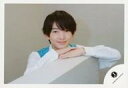 【中古】生写真(ジャニーズ)/アイドル/少年忍者 少年忍者/内村颯太/横型・バストアップ・衣装青.白・両手重ね・カメラ目線/「ジャニーズ銀座2020 Tokyo Experience」グッズオフショット/公式生写真(3)