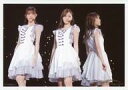 【中古】生写真(乃木坂46)/アイドル/乃木坂46 No.194:集合(3人)/ライブフォト・横型・膝上・衣装白・両手下・口閉じ・背景黒/CHOOSE 5 PHOTOS! 8th YEAR BIRTHDAY LIVE PHOTO Ver.〜(3)