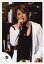 【中古】生写真(ジャニーズ)/アイドル/ジャニーズ ジャニーズ/内博貴/ライブフォト・上半身・衣装白.黒・右手マイク・左手下・顔傾げ・背景黒/公式生写真 200円