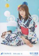 【中古】生写真(乃木坂46)/アイドル/乃木坂46 秋元真夏/全身・座り・浴衣/レアVer./「乃木坂46 2020.July-II」WebShop 限定ランダム生写真