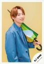 【中古】生写真(ジャニーズ)/アイドル/Aぇ! group Aぇ! group/福本大晴/上半身・衣装青・左手傘・背景ベージュ/Greeting Photo ~Rainy Season~/公式生写真