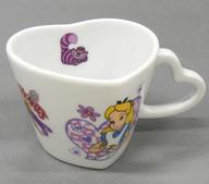 【中古】マグカップ・湯のみ アリス＆チェシャ猫＆ハートの女王 ハート型スーベニアカップ 「ふしぎの国 ...