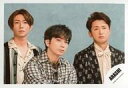 【中古】生写真(ジャニーズ)/アイドル/嵐 嵐/相葉雅紀・松本潤・大野智/横型・バストアップ/アルバム 「This is 嵐」MV&ジャケ写オフショット/公式生写真