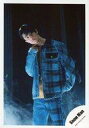 【中古】生写真(ジャニーズ)/アイドル/Snow Man Snow Man/岩本照/膝上/シングル「Grandeur」MV&ジャケ写オフショット/公式生写真