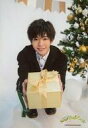 【中古】生写真(ジャニーズ)/アイドル/関西ジャニーズJr. 関西ジャニーズJr./長尾謙社/全身・しゃがみ・衣装黒・両手プレゼント差し出し・背景白/「X’ma...