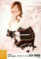 【中古】生写真(AKB48・SKE48)/アイドル/SKE48 松井珠理奈/全身・しゃがみ・衣装白・スカート緑紺白赤・両手で頬杖・体左向き/SKE48 2017年3月度 net shop限定個別生写真「さくら」