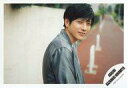 【中古】生写真(ジャニーズ)/アイドル/嵐 嵐/二宮和也/横型・バストアップ/二宮和也 アーティスト写真撮影オフショット/公式生写真