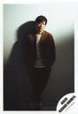 【中古】生写真(ジャニーズ)/アイドル/嵐 嵐/二宮和也/全身/二宮和也 アーティスト写真撮影オフショット/公式生写真
