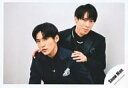【中古】生写真(ジャニーズ)/アイドル/Snow Man Snow Man/目黒蓮・宮舘涼太/横型・バストアップ/「Snow Man LIVE TOUR 2021 Mania」グッズオフショット/公式生写真