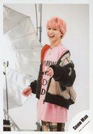 【中古】生写真(ジャニーズ)/アイドル/Snow Man Snow Man/佐久間大介/膝上/「Snow Man LIVE TOUR 2021 Mania」グッズオフショット/公式生写真
