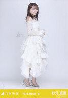 【中古】生写真(乃木坂46)/アイドル/乃木坂46 秋元真夏/全身・紅白2021衣装2/ノーマル/「2022 March-II」乃木コレ ランダム生写真