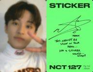 コレクションカード(男性)/CD｢The 3rd Album Sticker｣(Jewel Case Ver.)封入特典ARフォトカード NCT 127/マーク(MARK)/裏面緑・印刷サイン入り/CD「The 3rd Album Sticker」(Jewel Case Ver.)封入特典ARフォトカード