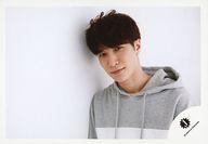 【中古】生写真(ジャニーズ)/アイドル/Snow Man Snow Man/渡辺翔太/横型/Snow Man A.B.C-Zアルバム収録曲「Future Light」MVオフショット/公式生写真