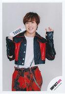 生写真(ジャニーズ)/アイドル/IMPACTors IMPACTors/椿泰我/膝上/IMPACTors ISLAND TV プロフィール写真撮影オフショット 第1弾/公式生写真