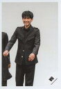 【中古】生写真(ジャニーズ)/アイドル/V6 V6/坂本昌行/膝上・衣装黒・両手前・左向き・笑顔・背景白/シングル「SUPER POWERS/Right Now」MV&ジャケ写オフショット/公式生写真