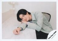 【中古】生写真(ジャニーズ)/アイドル/Hey! Say! JUMP Hey! Say! JUMP/中島裕翔/横型・膝上/「Hey! Say! JUMP 15th Anniversary LIVE TOUR 2022-2023」LIVE PHOTO BOOKオフショット/公式生写真