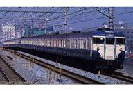 発売日 2023/05/27 メーカー KATO(カトー) 型番 10-1802 JAN 4949727687766 備考 商品解説■【商品紹介】113系1000番台は、横須賀線・総武快速線の地下区間(錦糸町〜品川間)直通を目的に、昭和44年(1969)から製造された地下区間乗入れに対応したグループの車両です。他番台と異なり、前面下部に設置されたタイフォンや、地下区間に対応したATC機器の搭載、運輸省制定のA-A基準に対応した難燃構造が採用されています。また、189系・485系・489系などのグリーン車を種車として客扉の増設や、引き通し線の追設を行った改造グリーン車(通称：化けサロ)が組み込まれた編成も多く見られました。113系0番台とは異なる外観や、他車と車体断面が異なるサロ110、`化けサロ`が組み込まれた国鉄末期頃の姿をお楽しみいただける製品です。往年の首都圏の賑わいを再現する上で欠かせない車両です。【製品特長】プロトタイプは、昭和60年(1985)前後の大船電車区所属の編成製造年次により押込式ベンチレーターの位置の違いを再現クハ111-1000：ATC搭載の側面窓配置、前面下部に配置されたタイフォンを再現クハ111-1300：クハ111-1000とは異なる、ジャンパ栓受のない前面を再現サハ111-1000：トイレとユニット窓を持つ1000番台グループのボディ、トイレタンク付の床板を再現サロ110-1350：サロ489に客扉増設等の改造が施された車体外観を再現サロ110-1200：トイレタンク付の床下を再現スロットレスモーターの採用で、さらにスムースかつ静粛な走行性を実現。4両付属編成セットは併結運転を考慮し、トラクションタイヤ無しカプラーは各車ともフックなしのボディマウント密連形カプラー採用。先頭部に取付可能な胴受が付属各先頭車ともヘッドライト/テールライト、前面表示点灯(消灯スイッチ付)前面表示は「横須賀線-総武線(白地に紺字)」を印刷済行先表示シール付属。前面運行番号表示・側面表示幕、号車番号サボを収録DCCフレンドリー4両増結セットは8両ブックケースを設定。4両付属編成セットを収納可能【セット内容】サロ110-1256サハ111-1048モハ112-1177モハ113-1177【付属品】行先表示シール【関連オプションパーツ】11-211/212 LED室内灯クリア/6両分入【商品詳細】サイズ：全長約13cm 関連商品はこちらから KATO(カトー)　