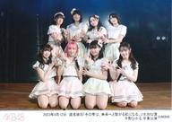 【中古】生写真(AKB48・SKE48)/アイドル/AKB48 AKB48/集合(8人)/横型・2023年4月12日 湯浅順司「その雫は、未来へと繋がる虹になる。」18：30公演 平野ひかる 卒業公演・2Lサイズ/AKB48劇場公演記念集合生写真