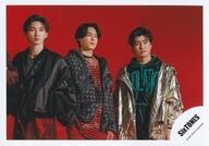 【中古】生写真(ジャニーズ)/アイドル/SixTONES SixTONES/京本大我・松村北斗・森本慎太郎/横型・膝上/シングル「ABARERO」MV＆ジャケ写オフショット/公式生写真