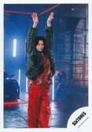 【中古】生写真(ジャニーズ)/アイドル/SixTONES SixTONES/松村北斗/膝上/シングル「ABARERO」MV＆ジャケ写オフショット/公式生写真