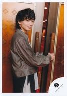 【中古】生写真(ジャニーズ)/アイドル/少年忍者 少年忍者/内村颯太/膝上/少年忍者「俺たちのBANG!!!〜大劇場を占拠せよ〜」グッズオフショット/公式生写真