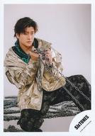 【中古】生写真(ジャニーズ)/アイドル/SixTONES SixTONES/森本慎太郎/膝上/シングル「ABARERO」MV＆ジャケ写オフショット/公式生写真