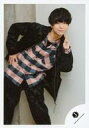 【中古】生写真(ジャニーズ)/アイドル/少年忍者 少年忍者/織山尚大/膝上/「JOHNNYS’ World Next Stage」グッズオフショット/公式生写真
