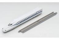 発売日 2023/11/23 メーカー トミックス(TOMIX) 型番 FM-032 JAN 4543736956327 新品注意事項 ※こちらの商品は予価の為、価格が変更になる場合があります。予めご了承下さい。 備考 商品解説■──新たな東海道新幹線の主力、N700Sがファーストカーミュージアムで登場！N700Sは従来のN700系をベースに開発された新型車両です2020年7月より東海道・山陽新幹線で運用されています「N700 Supreme」ロゴマーク・車番・号車標記は印刷済みヘッド・テールライトは、別売りのFM-017電源ユニット、パワーユニット・D.C.フィーダーを使うことで点灯ヘッドライト、テールライトは常点灯基板装備ヘッドライトは白色LEDによる点灯銀色車輪採用すぐにディスプレイ可能なストレートレールS158.5(F)付属(印刷無し)ストレートレールS158.5(F)は従来のファイントラックと接続可能転がり防止用の車輪止め付属※本製品は鑑賞用ですので走行はしません。※パワーユニットによる運転走行はできません。※カプラー無しの為、連結はできません。【製品内容】車両 743-1レール：ストレートレールS158.5(F)(塗装・印刷なし)【ライト点灯について】別売りのパワーユニット・電源ユニットを使うことで、トレインマーク・テールライト点灯ライト点灯には別売りの「パワーユニット(コントローラー)」、「D．C．フィーダーN(パワーユニットとレールをつなぐコード)」が必要です。ヘッドライトはパワーユニットのディレクション(進行方向)スイッチを切り替えることで、テールライト(赤色)に変わります。【商品詳細】スケール：1/160 関連商品はこちらから トミックス(TOMIX)　