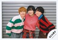 【中古】生写真(ジャニーズ)/アイドル/なにわ男子 なにわ男子/西畑大吾・大西流星・藤原丈一郎/横型・上半身/「なにわ男子 LIVE TOUR 2023 ’POPMALL’」グッズオフショット/公式生写真