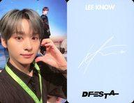 コレクションカード(男性)/｢DICON D’FESTA STRAY KIDS LEE KNOW version(韓国版)｣特典フォトカード Stray Kids/Lee Know(リノ)/裏面水色・印刷サイン入り/「DICON D’FESTA STRAY KIDS LEE KNOW version(韓国版)」特典フォトカード