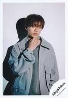 【中古】生写真(STARTO)/アイドル/King ＆ Prince King ＆ Prince/永瀬廉/全身/シングル「愛し生きること / MAGIC WORD」MV＆ジャケ写オフショット/公式生写真