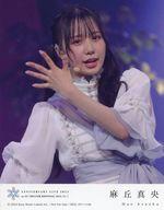 【中古】キャラカード 麻丘真央(22/7(ナナブンノニジュウニ)) アーティストトレカ(カード)B 「Blu-ray 22/7 LIVE at EX THEATER ROPPONGI 〜ANNIVERSARY LIVE 2023〜 完全生産限定盤」 封入特典