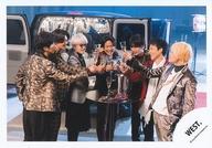 【中古】生写真(STARTO)/アイドル/WEST. WEST./集合(7人)/横型・膝上/アルバム「AWARD」MV＆ジャケ写オフショット/公式生写真
