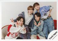 生写真(STARTO)/アイドル/Travis Japan Travis Japan/宮近海斗・七五三掛龍也・川島如恵留・松倉海斗/横型・膝上/「Travis Japan Concert Tour 2024 Road to Authenticity」グッズオフショット/公式生写真