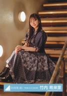 【中古】生写真(乃木坂46)/アイドル/日向坂46 竹内希来里/座り・共通衣装/日向坂46ランダム生写真【「雨が降ったって」MV衣装】