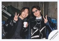 【中古】生写真(STARTO)/アイドル/KAMIGATA BOYZ KAMIGATA BOYZ/大倉忠義・藤原丈一郎/横型・上半身/KAMIGATA BOYZ シングル「無責任でええじゃないかLOVE」MVオフショット/公式生写真