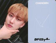 コレクションカード(男性)/｢DICON D’FESTA STRAY KIDS CHANGBIN version(韓国版)｣特典フォトカード Stray Kids/Changbin(チャンビン)/裏面水色・印刷サイン入り/「DICON D’FESTA STRAY KIDS CHANGBIN version(韓国版)」特典フォトカード