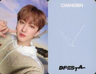 コレクションカード(男性)/｢DICON D’FESTA STRAY KIDS CHANGBIN version(韓国版)｣特典フォトカード Stray Kids/Changbin(チャンビン)/裏面水色・印刷サイン入り/「DICON D’FESTA STRAY KIDS CHANGBIN version(韓国版)」特典フォトカード