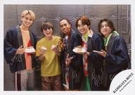 【中古】生写真(STARTO)/アイドル/KAMIGATA BOYZ KAMIGATA BOYZ/安田章大・藤原丈一郎・末澤誠也・草間リチャード敬太・小島健/横型・膝上/「KAMIGATA BOYZ DREAM IsLAND 2024 〜やっぱこの街好っきゃねん〜」グッズオフショット/公式生写真