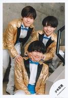【中古】生写真(STARTO)/アイドル/少年忍者 少年忍者/織山尚大・北川拓実・瀧陽次朗/膝上/「少年忍者 Arena Concert 2024 The Shining Star」グッズオフショット/公式生写真