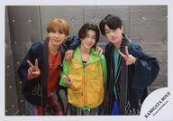 【中古】生写真(STARTO)/アイドル/KAMIGATA BOYZ KAMIGATA BOYZ/横山裕・藤井流星・末澤誠也/横型・膝上/「KAMIGATA BOYZ DREAM IsLAND 2024 〜やっぱこの街好っきゃねん〜」グッズオフショット/公式生写真