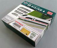 発売日 2025/07/25 メーカー KATO(カトー) 型番 10-008 JAN 4949727700922 備考 商品解説■──ドイツの高速列車ICE(Inter City Express)として活躍する赤帯のICE4がセット構成を新たに再登場！【商品紹介】ICE4はドイツの欧州本線系統を代表する高速列車ICE(Inter City Express)の4世代目の車両です。動力分散方式を採用した12両編成で、最高速度は250km/h。新しい長距離輸送の主力というコンセプトを掲げ、地方と都市をより高頻度に結び、輸送力を引き上げる目的から運用の柔軟性、居住性の向上に重点を置き開発されました。国際列車としてドイツをはじめとした欧州各地で新たなICEの主力列車として活躍しています。ドイツの高速列車ICE4が再登場いたします。スタンダードな赤帯の編成がお求めやすいベストセレクションに仲間入り。お手軽な4両編成から迫力の12両編成まで、段階を追って購入・拡張が可能です。初めてのNゲージに最適なスターターセットも同時発売いたします。【製品特長】ICE4の特徴である、精悍な流線形の先頭車形状をリアルに再現白い車体にブラックアウトされた側面窓、赤いラインで締められた高速鉄道用車両に相応しい外観を的確に再現車体の各所に配されたサイン、車番などの表記類を的確に再現付随車の台車は車輪が露出したブレーキディスク付車輪を表現モーター車は基本セット、増結セットそれぞれに1両ずつ組み込み。モーター車の協調を考慮し、増結セットのモーター車はトラクションタイヤ無しフライホイール付動力ユニット採用で、安定した走行が可能車体の長さに合わせた専用の室内灯用照明板組込済。別売のLED室内灯クリアを組み合わせることで点灯可能間連結部は全周ホロを再現した連結しやすいカプラーを採用ヘッド/テールライト点灯。ヘッドライトは電球色LEDを採用DCCフレンドリー【スターターセット】セットに含まれる車両は＜10-2074 ICE4 基本セット(4両)＞と同じです。ユニトラック線路はM1セット相当を付属パワーパックは高出力(1.2A)の「パワーパックスタンダードSX」と「スターターセット専用ACアダプター」を採用。付属のパワーパックはデザインを黒に変更付属のプランバリエーションガイドは線路プランの宝庫。より発展性のあるシステム展開を楽しむことができます。パッケージ内には秘密のポケットがあり、後からお求めになった車両セットのケースや線路などを収納することができます。パッケージサイズをM1セットと共通化(サイズ幅390mm×高さ355mm×奥行110mm)【セット内容】5812 0102412 310(M)6412 0100812 010パワーパックスタンダードSXスターターセット専用ACアダプターユニトラック(マスターシリーズM1に相当)・リレーラー×1(ユニジョイナーはずし付)・直線線路248mm×4・直線線路62mm×1・曲線線路R315-45°×8・直線線路124mm×1・リレーラー線路124mm×1・フィーダー線路62mm×1・クイックスタートガイド(説明書)・プランバリエーションガイド【関連オプションパーツ】11-211/212 LED室内灯クリア/(6両分入)【商品詳細】スケール：1/160 関連商品はこちらから KATO(カトー)　
