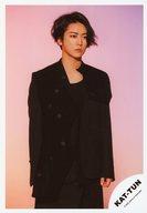 【中古】生写真(ジャニーズ)/アイドル/KAT-TUN KAT-TUN/亀梨和也/膝上/アルバム「F...