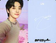 コレクションカード(男性)/｢DICON D’FESTA STRAY KIDS I.N version(韓国版)｣特典フォトカード Stray Kids/I.N(アイエヌ)/裏面水色・印刷サイン入り/「DICON D’FESTA STRAY KIDS I.N version(韓国版)」特典フォトカード