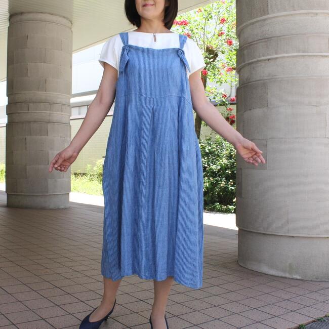 麻 リネン サロペットスカート エプロンスカート ロング丈 日本製 ブルー ストライプ レディース ミセス ナチュラル ファッション 40代 50代 60代 春夏 夏 ワンピース ジャンパースカート 大人可愛い ナチュラル系 天然素材 軽い やわらか 涼しい 送料無料 着心地の良い服