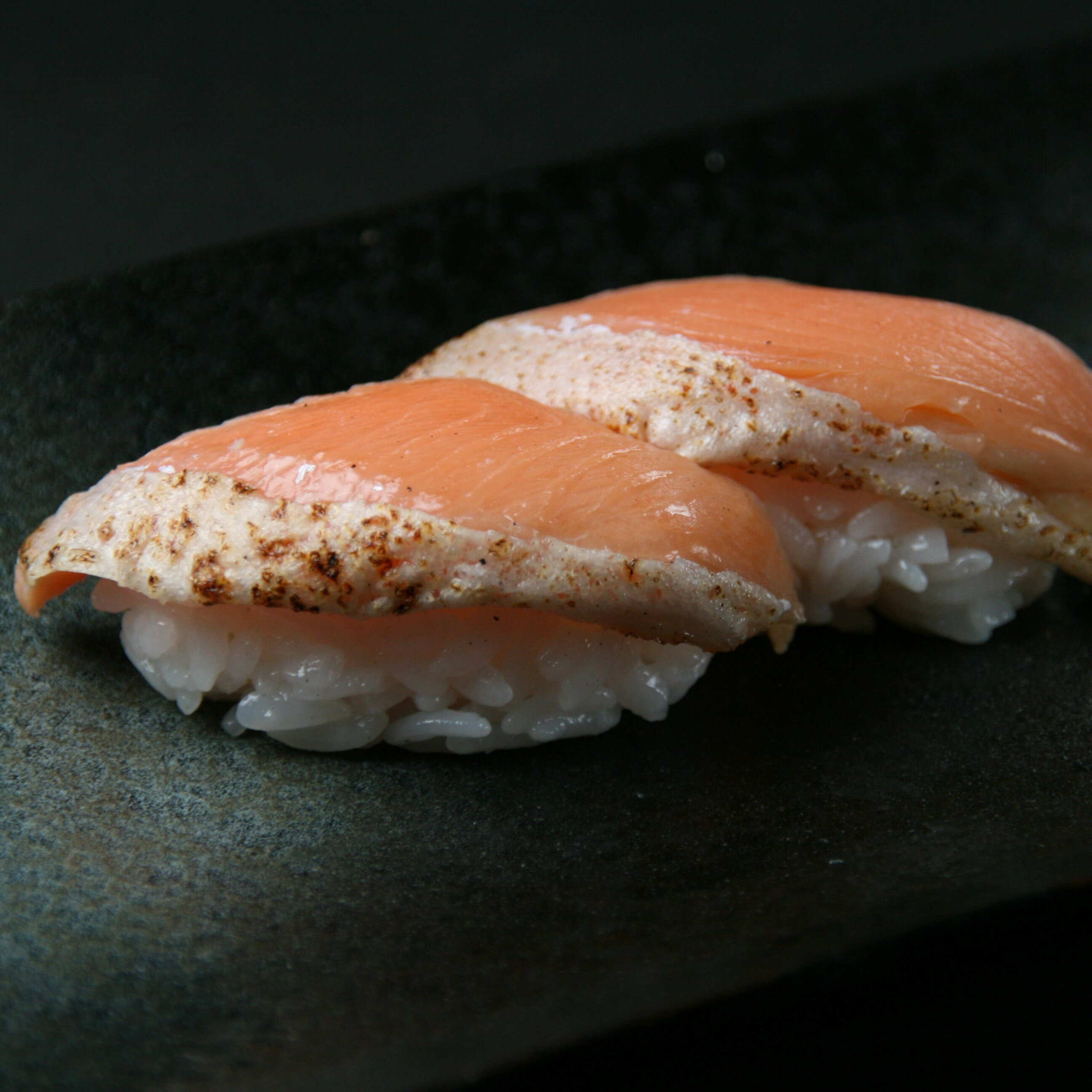 寿司ネタ アトランティックサーモン焼きハラススライス5〜6g×20枚 すしねた 業務用 生食用 刺身用　海..