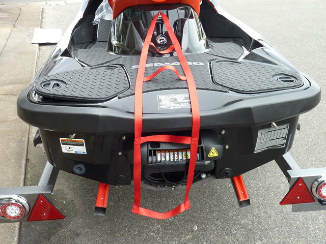 ウォタークラフト用またはボート用ラダーです。 ウォータークラフト及びボートへの乗り降りが容易に出来ます。 簡単に取り付けでき手軽に収納出来ます。 ■全長約1M