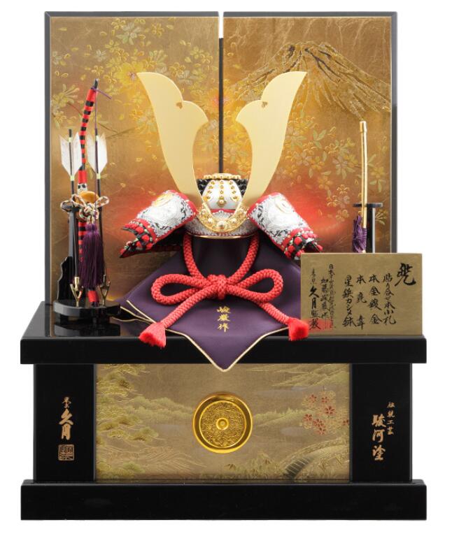 送料無料 久月監製 加藤峻厳作 五月人形 1/3赤糸縅兜飾り 木製収納台飾り 〈東京久月 浅草橋久月 5月人形出し飾り 兜飾り 兜出し飾り かぶとかざり 甲冑飾...